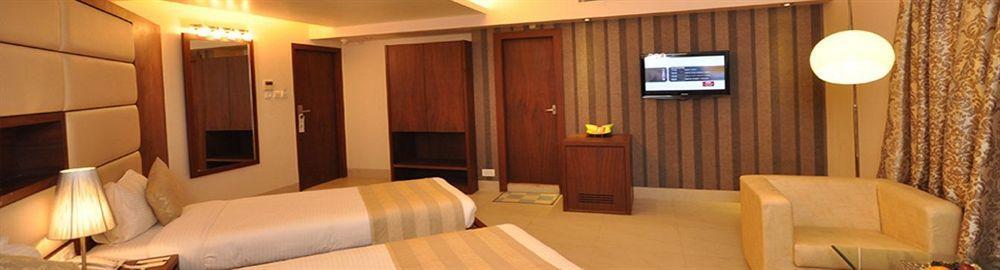 Kempton Hotel Calcutta  Esterno foto