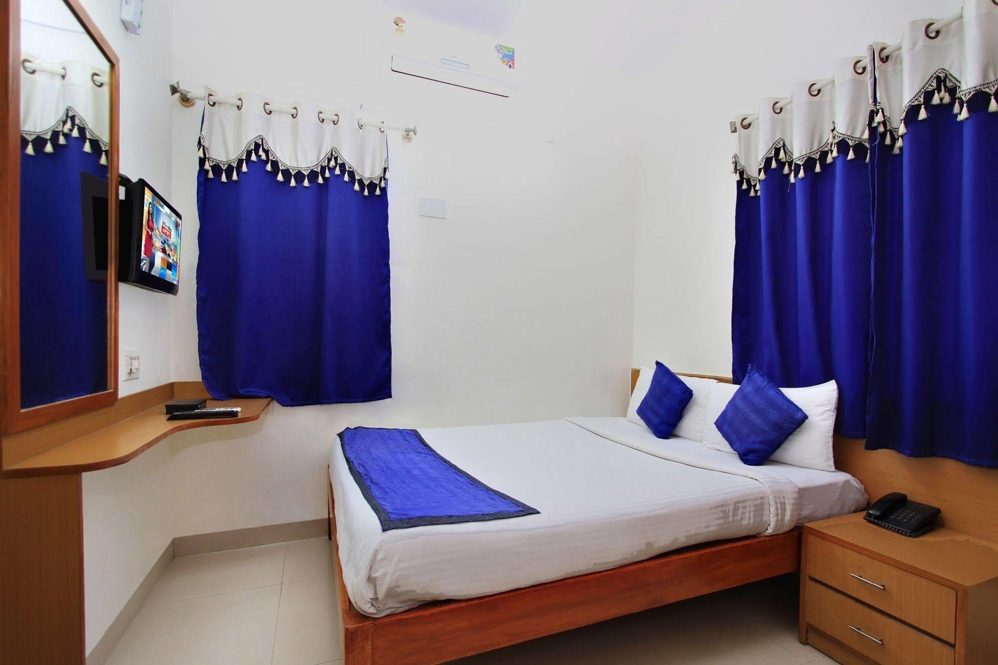 Kempton Hotel Calcutta  Esterno foto