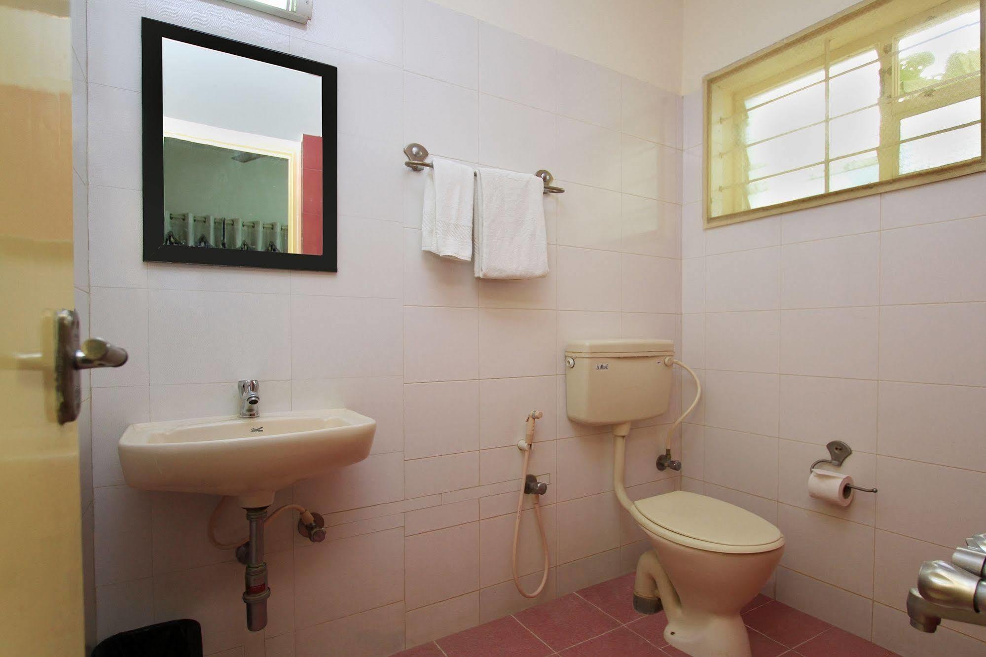 Kempton Hotel Calcutta  Esterno foto