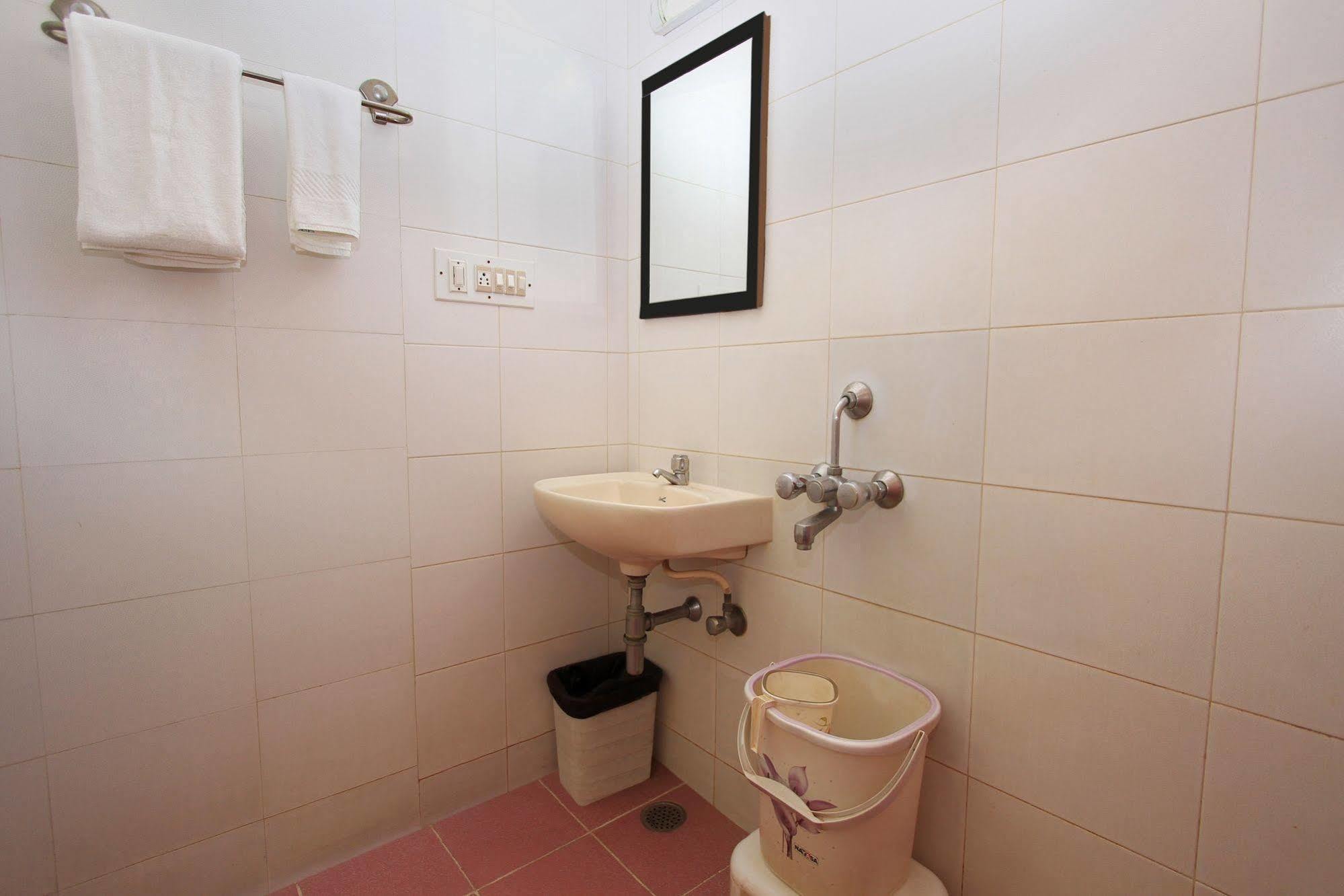 Kempton Hotel Calcutta  Esterno foto