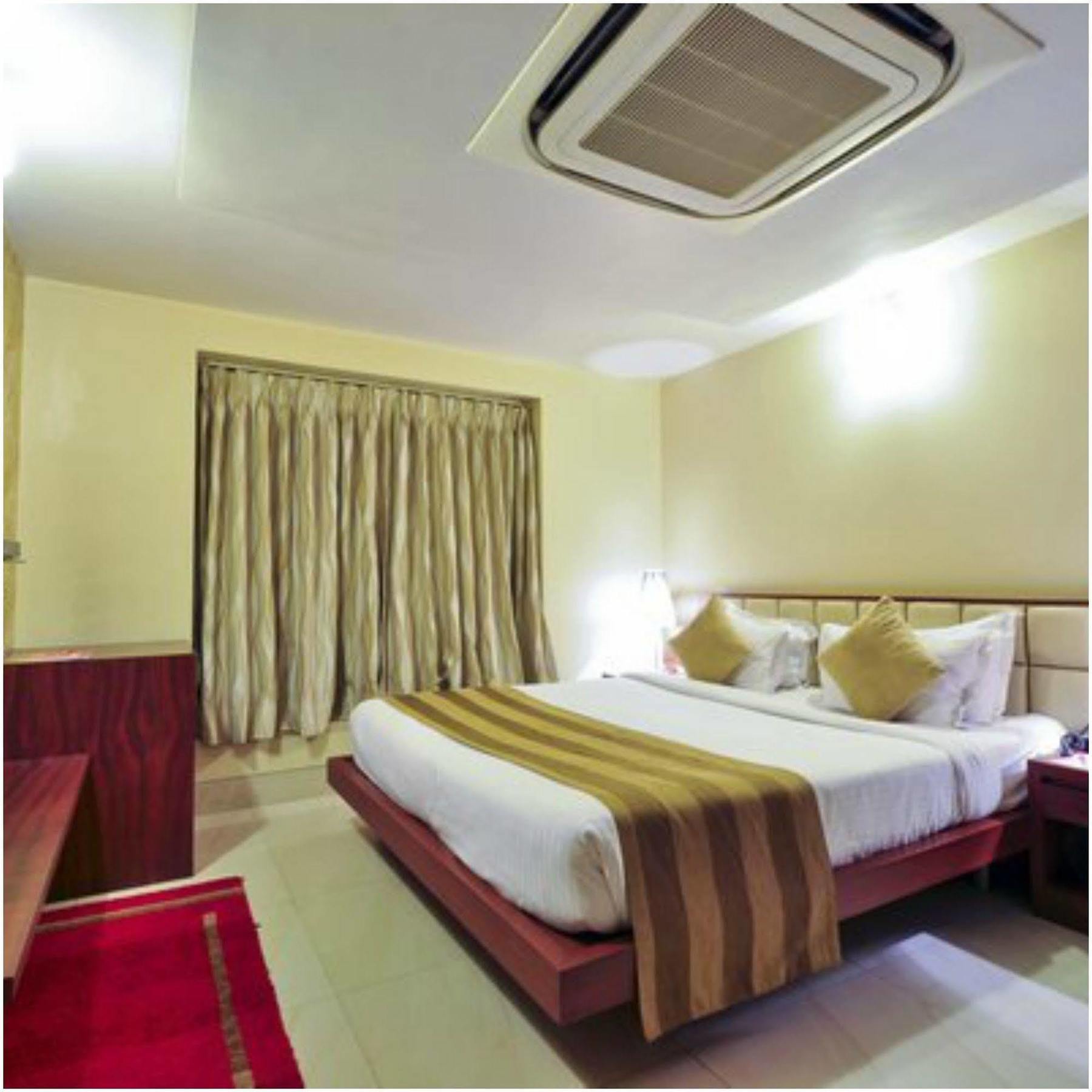 Kempton Hotel Calcutta  Esterno foto