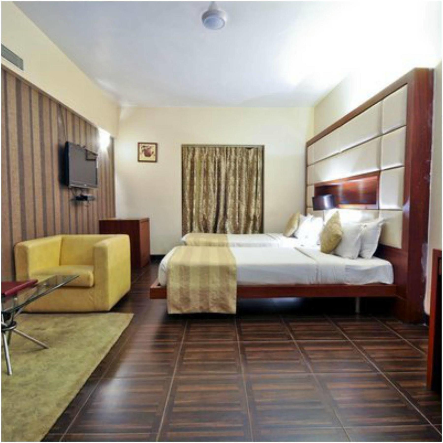 Kempton Hotel Calcutta  Esterno foto